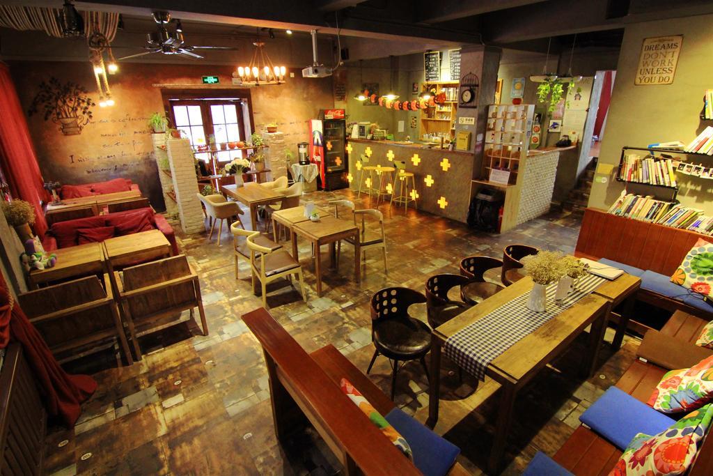 Dalian Buzz Light Year Youth Hostel Exteriér fotografie